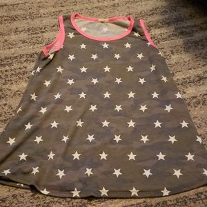 🌼Camo star tank Never worn!